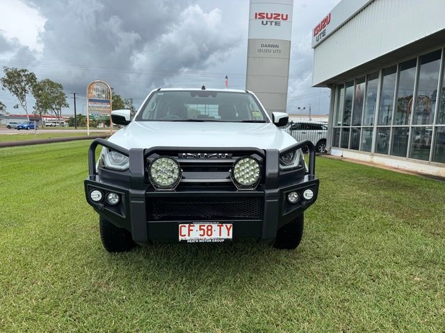 2023 Isuzu D-MAX 2023 Isuzu D-Max 4X4 Crew Cab Chassis LSM 3.0L TD Automatic (TOR3026) With Accesories