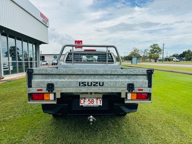 2023 Isuzu D-MAX 2023 Isuzu D-Max 4X4 Crew Cab Chassis LSM 3.0L TD Automatic (TOR3026) With Accesories Mineral White (527)