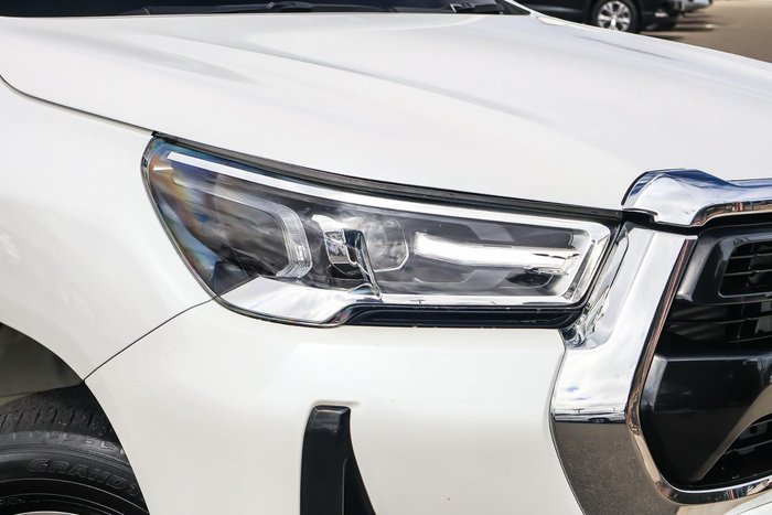 2023 Toyota Hilux SR5