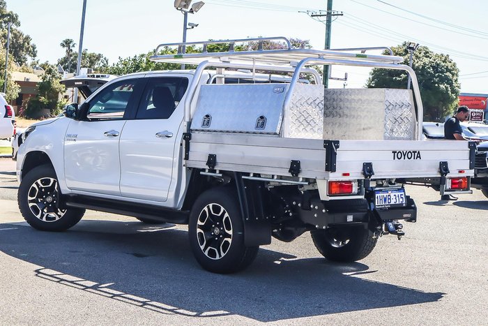 2023 Toyota Hilux SR5