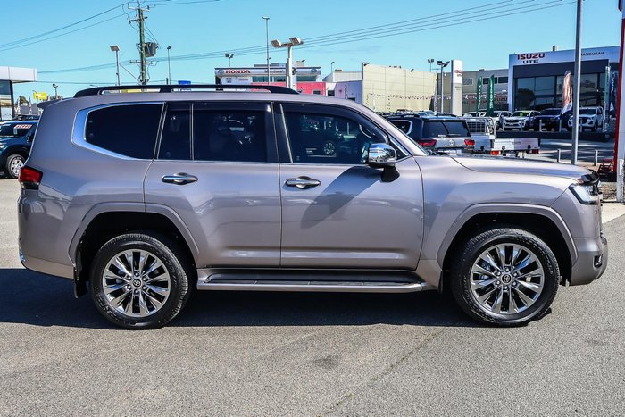 2024 Toyota Landcruiser Sahara ZX