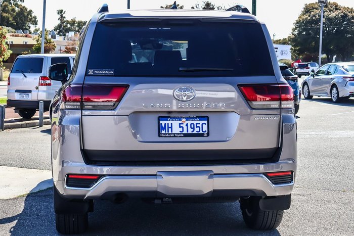 2024 Toyota Landcruiser Sahara ZX