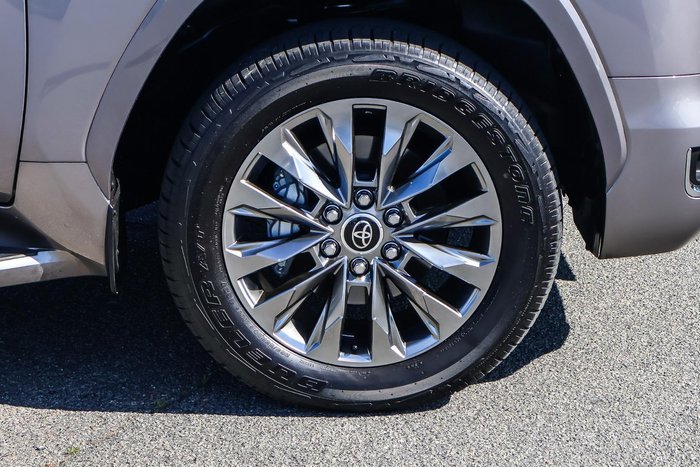 2024 Toyota Landcruiser Sahara ZX