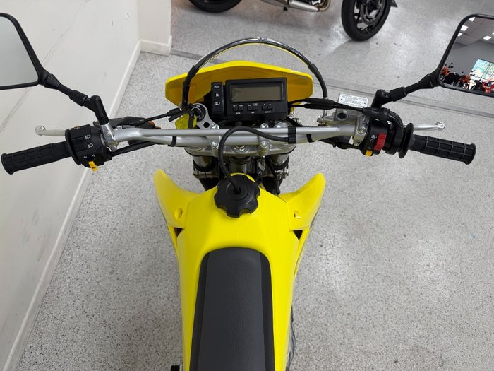 2025 Suzuki 2025 Suzuki 400CC DR-Z400EM2 Enduro Yellow
