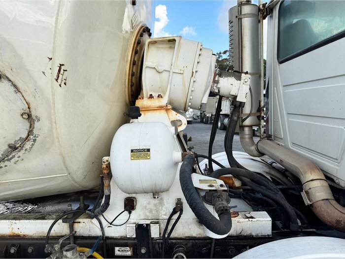 2007 MACK Concrete Agi Truck METROLINER