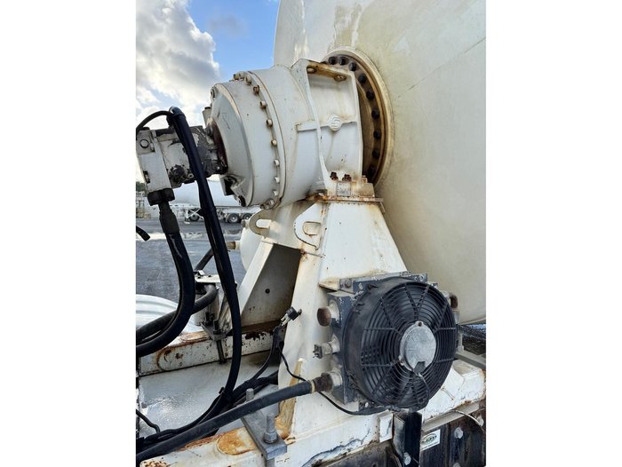 2007 MACK Concrete Agi Truck METROLINER