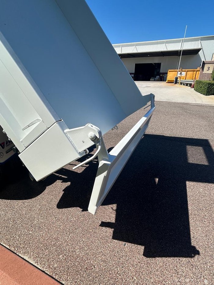 2025 Fuso Canter 615 Euro 6 White