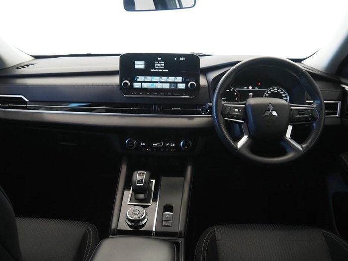 2022 Mitsubishi Outlander ES