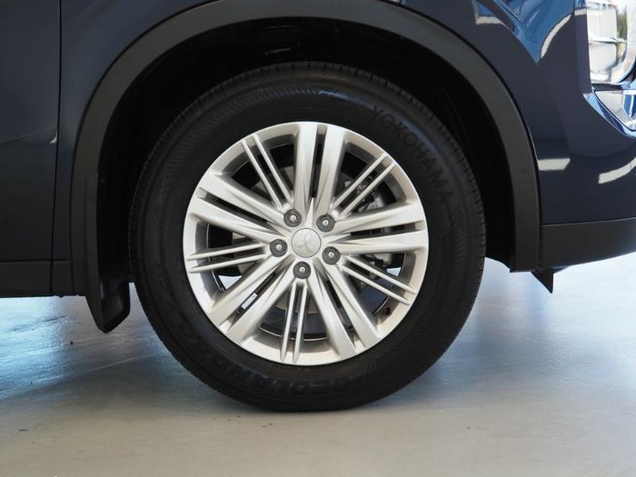 2022 Mitsubishi Outlander ES