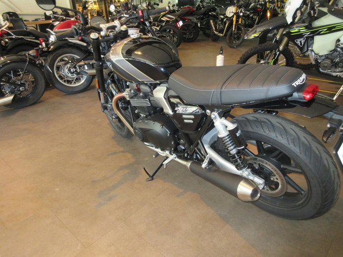 2025 Triumph Speed Twin 900 Speed Twin Black