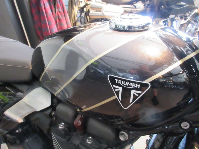 2025 Triumph Speed Twin 900 Speed Twin Black