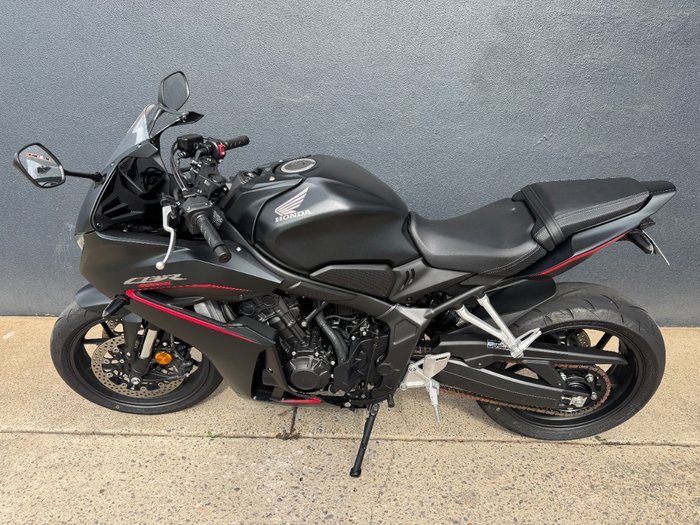 2025 Honda CBR650R BLACK