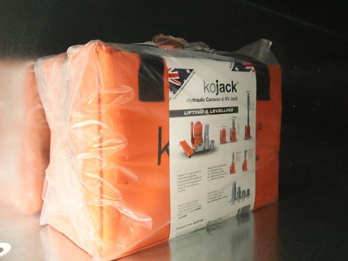 2026 Wonderland RV Amaroo 2106 Rear Bunk Layout