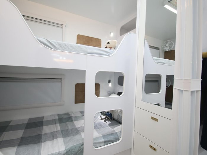 2026 Wonderland RV Amaroo 2106 Rear Bunk Layout