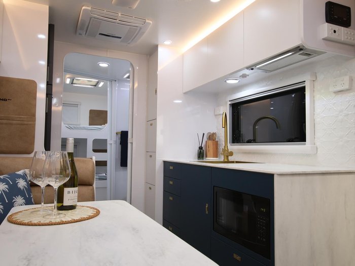 2026 Wonderland RV Amaroo 2106 Rear Bunk Layout