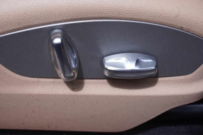 2024 Porsche Macan T