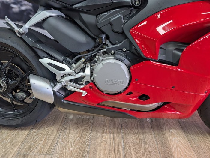 2024 DUCATI PANIGALE V2 RED