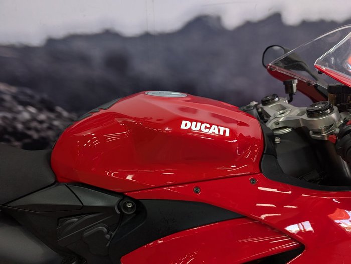2024 DUCATI PANIGALE V2 RED