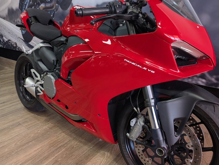 2024 DUCATI PANIGALE V2 RED