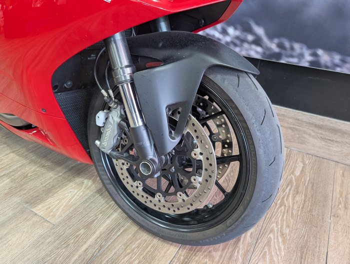 2024 DUCATI PANIGALE V2 RED