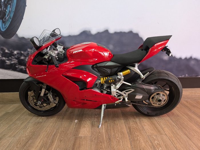 2024 DUCATI PANIGALE V2 RED