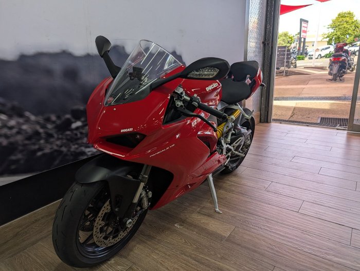 2024 DUCATI PANIGALE V2 RED