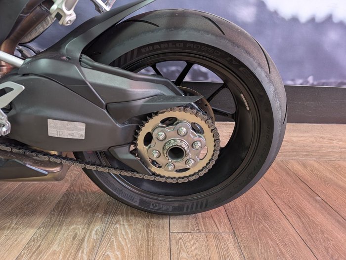 2024 DUCATI PANIGALE V2 RED