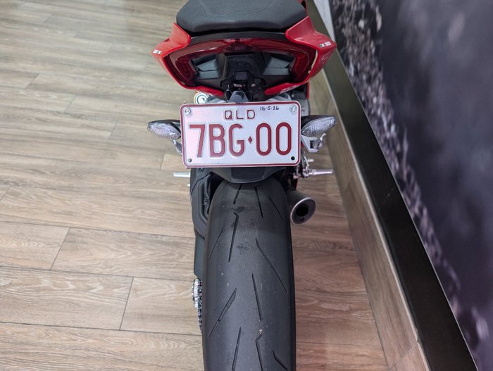 2024 DUCATI PANIGALE V2 RED