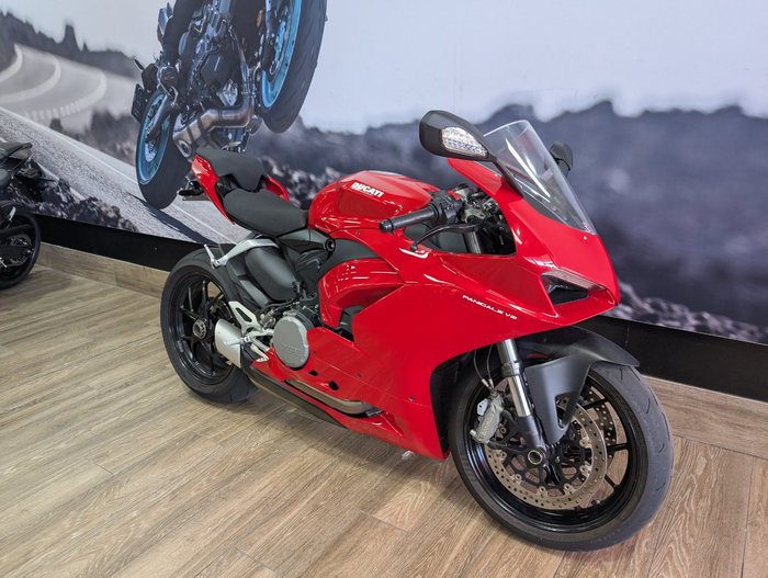 2024 DUCATI PANIGALE V2 RED