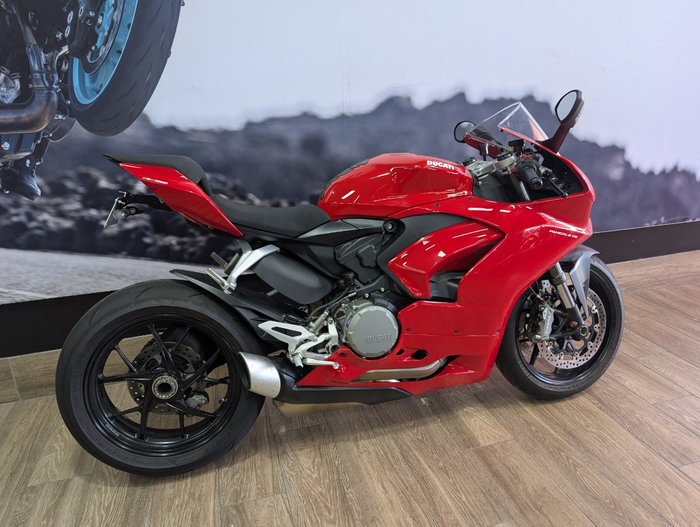2024 DUCATI PANIGALE V2 RED