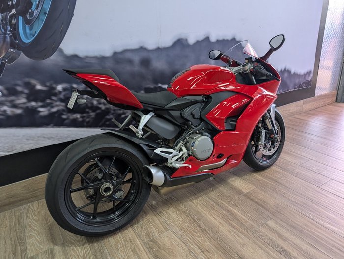 2024 DUCATI PANIGALE V2 RED