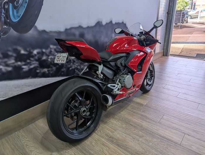 2024 DUCATI PANIGALE V2 RED
