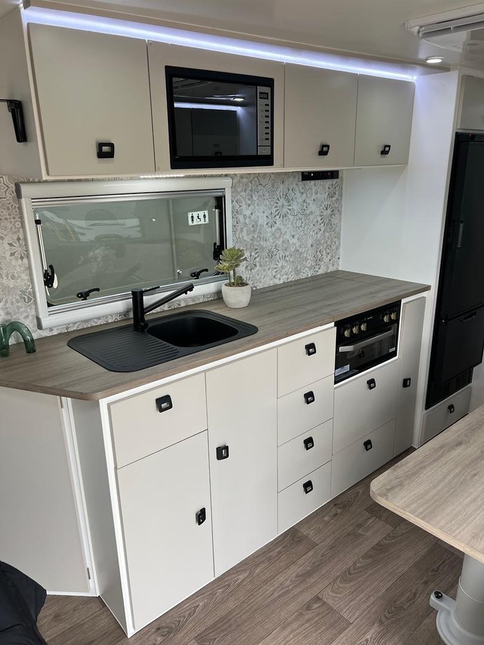 2026 Design RV F211omd Forerunner 21.10'