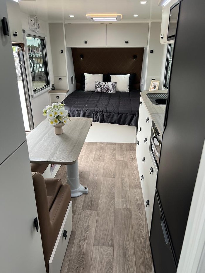 2026 Design RV F211omd Forerunner 21.10'