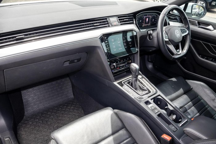 2022 Volkswagen Passat 206TSI R-Line