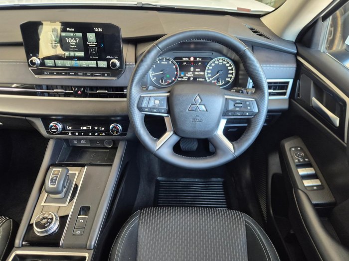 2023 Mitsubishi Outlander LS