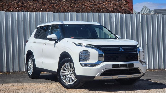 2023 Mitsubishi Outlander LS