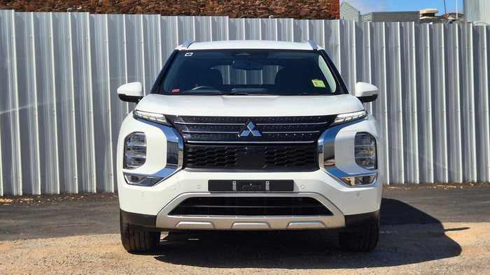 2023 Mitsubishi Outlander LS