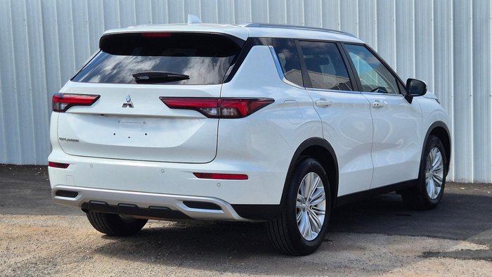 2023 Mitsubishi Outlander LS