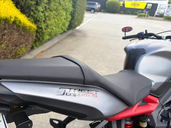 2016 Triumph STREET TRIPLE R Grey