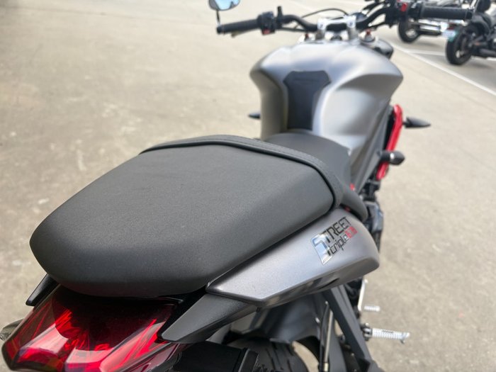 2016 Triumph STREET TRIPLE R Grey