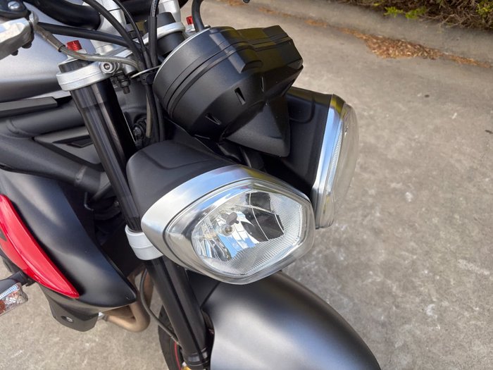 2016 Triumph STREET TRIPLE R Grey