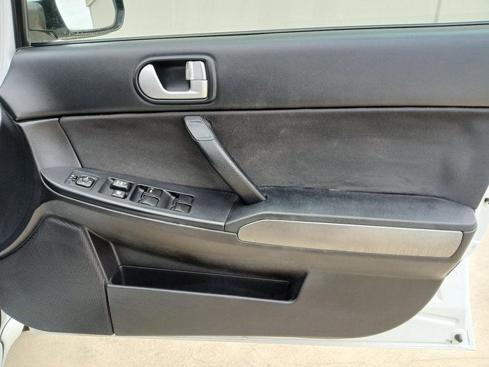 2007 Mitsubishi 380 ES DB Series 2 Mawson White