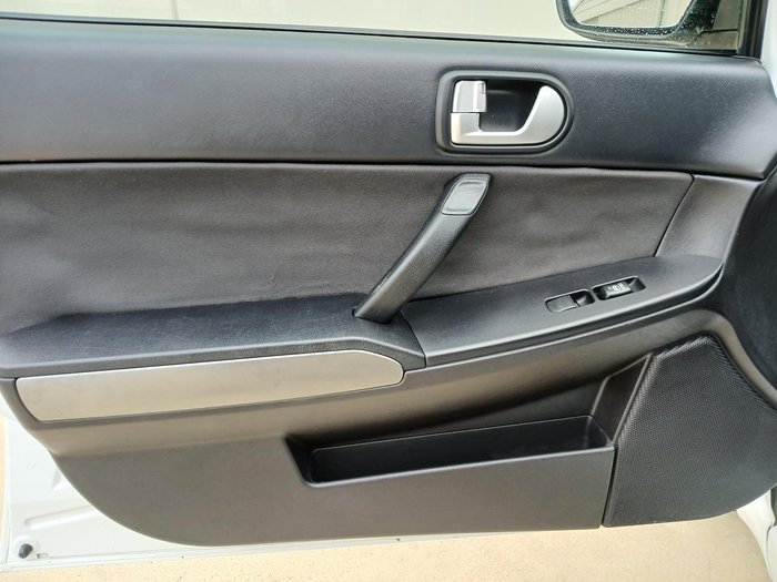 2007 Mitsubishi 380 ES DB Series 2 Mawson White