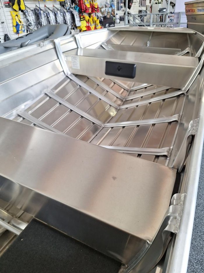 2026 QUINTREX F370 Outback Explorer