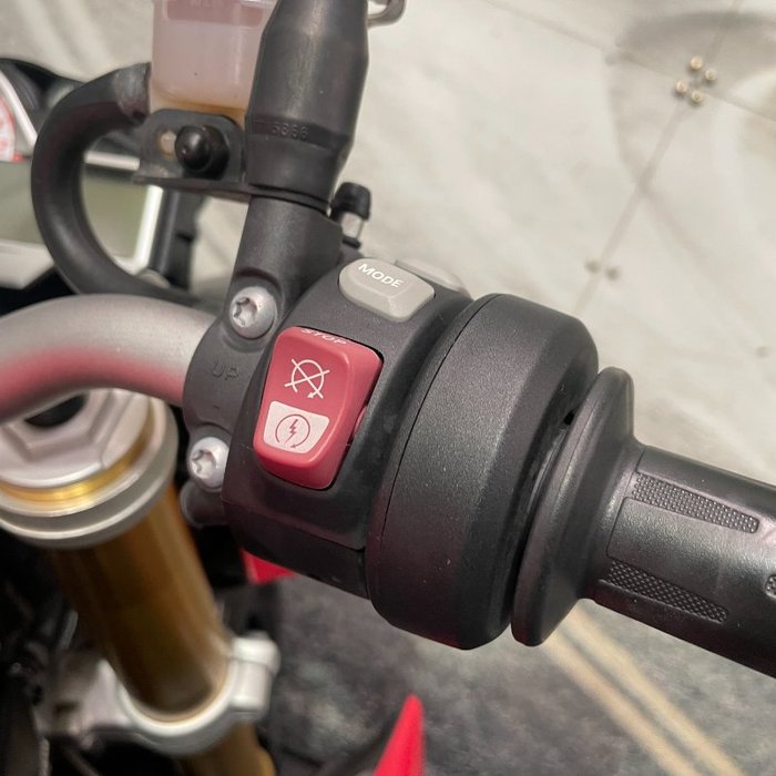 2014 BMW Motorrad S 1000 R Red