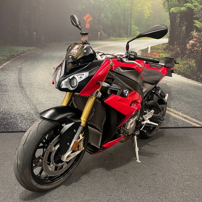 2014 BMW Motorrad S 1000 R Red