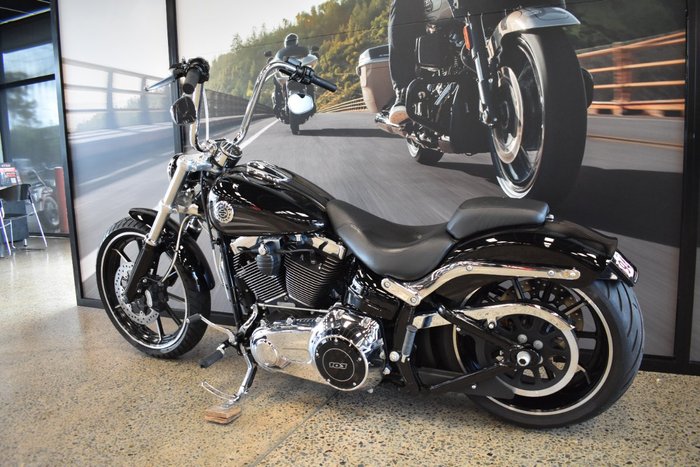 2016 HARLEY-DAVIDSON FXSB SOFTAIL BREAKOUT