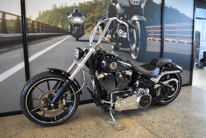 2016 HARLEY-DAVIDSON FXSB SOFTAIL BREAKOUT