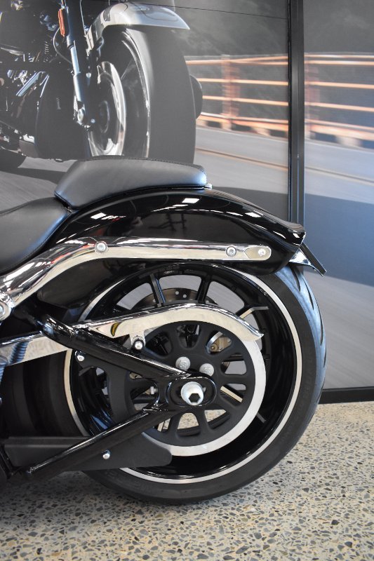 2016 HARLEY-DAVIDSON FXSB SOFTAIL BREAKOUT